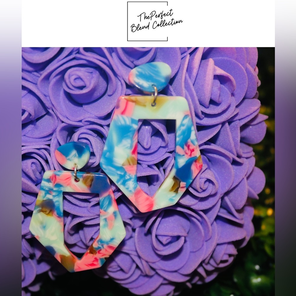 Beautiful Light-weight earrings!!